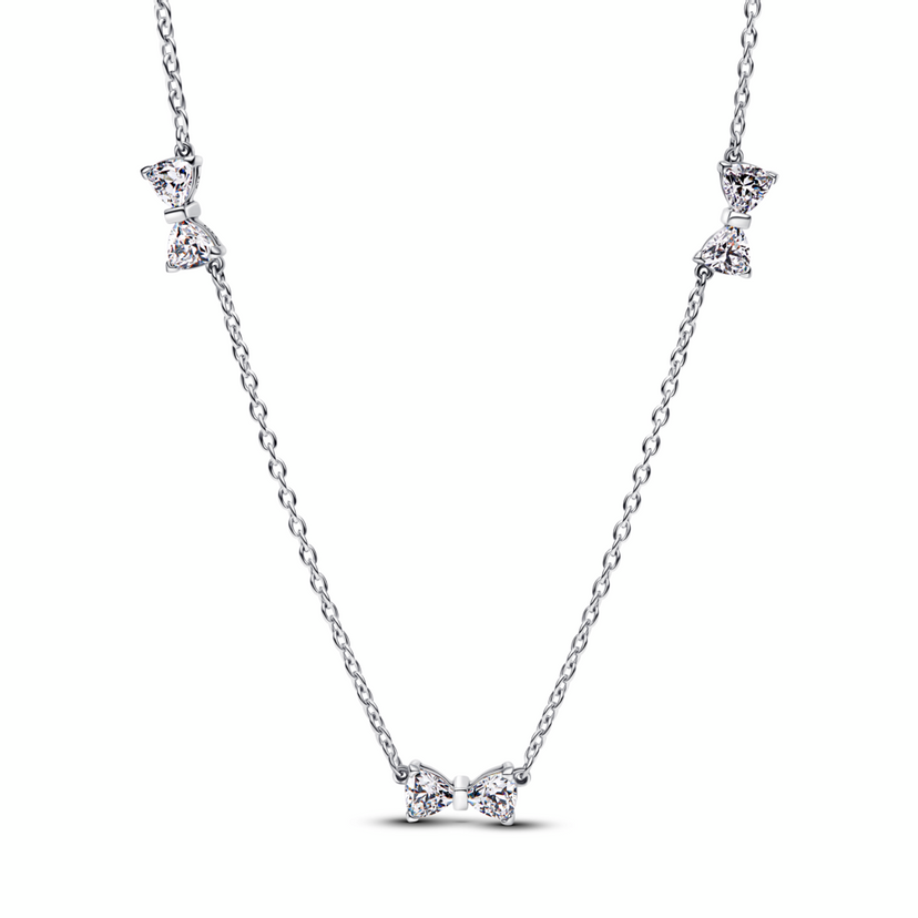 PANDORA řetízkový náhrdelník s pevnými přívěsky Mašle