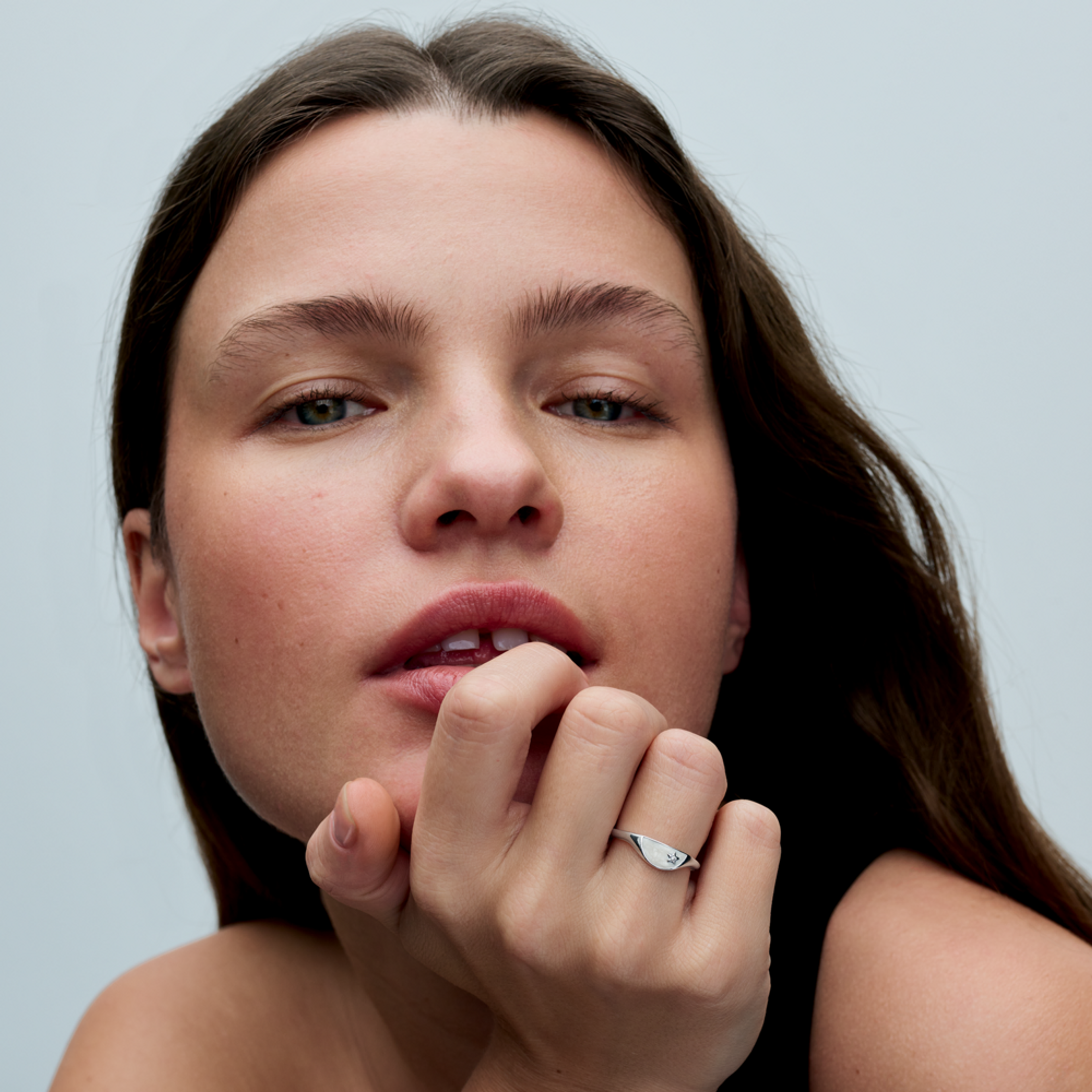 PANDORA ME Pečetní stříbrný prsten rozpůlený smalt - galerie #1