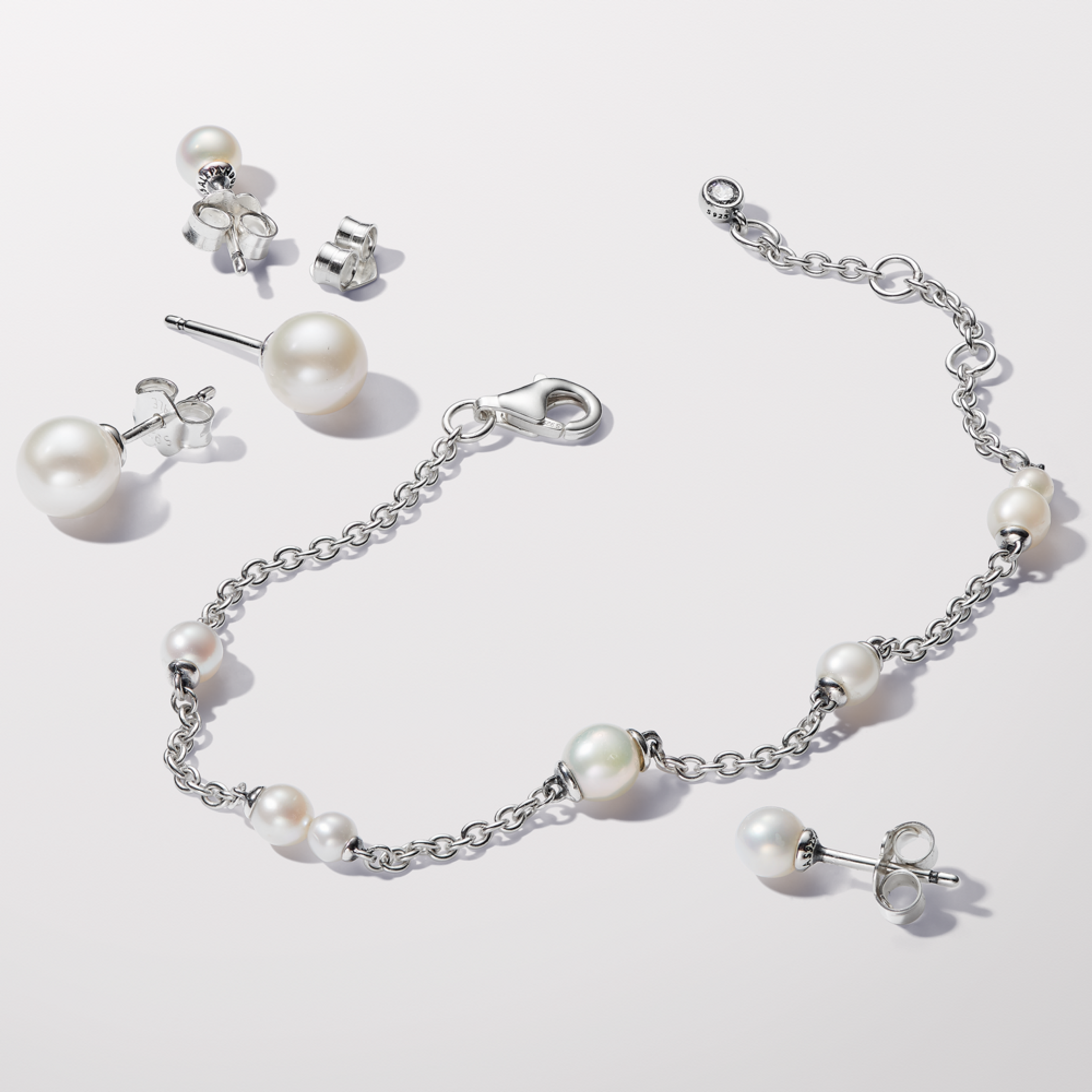 PANDORA Peckové náušnice s upravenou sladkovodní kultivovanou perlou 4,5mm - galerie #1