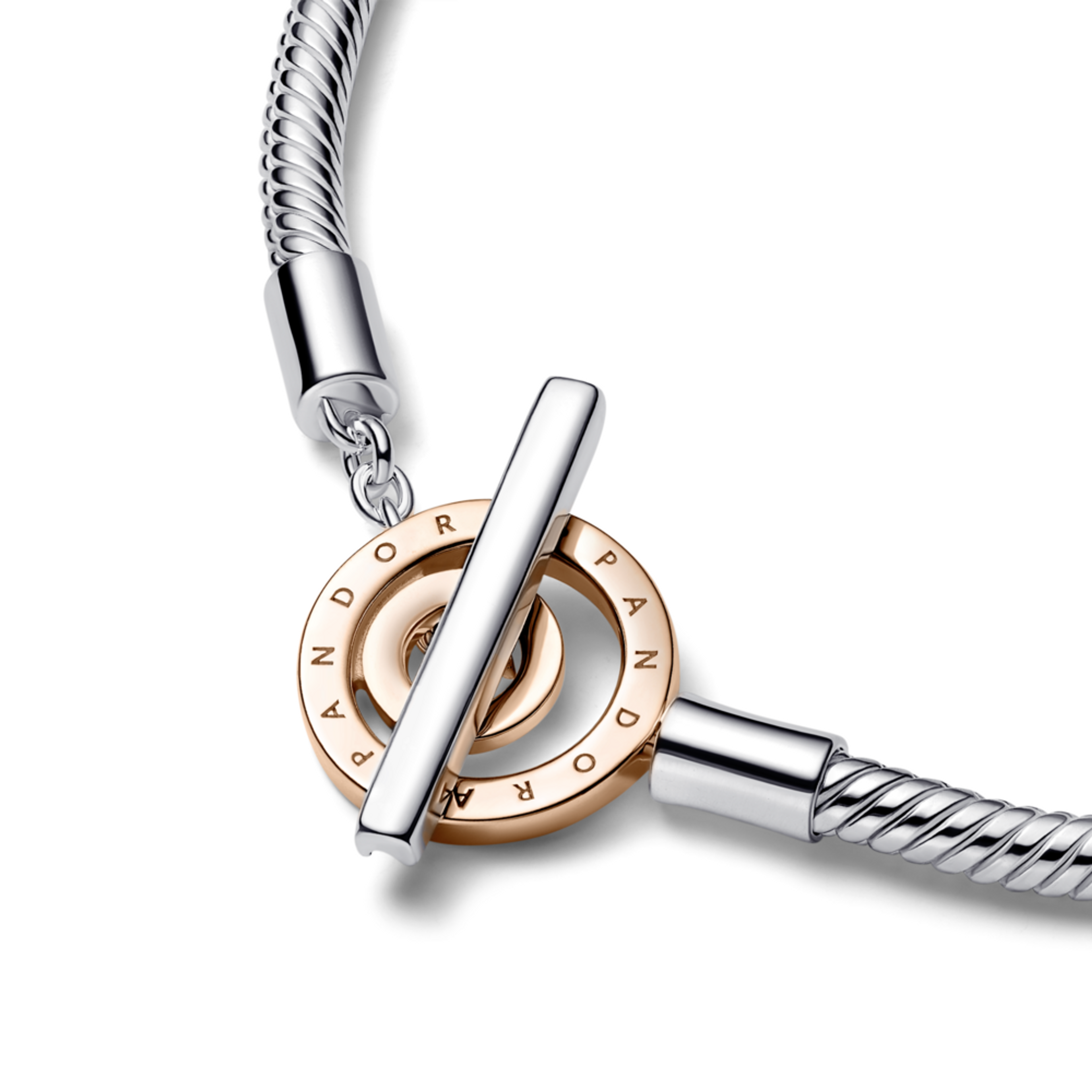 PANDORA Moments náramek Signature s logem a prvkem ve tvaru T - galerie #2