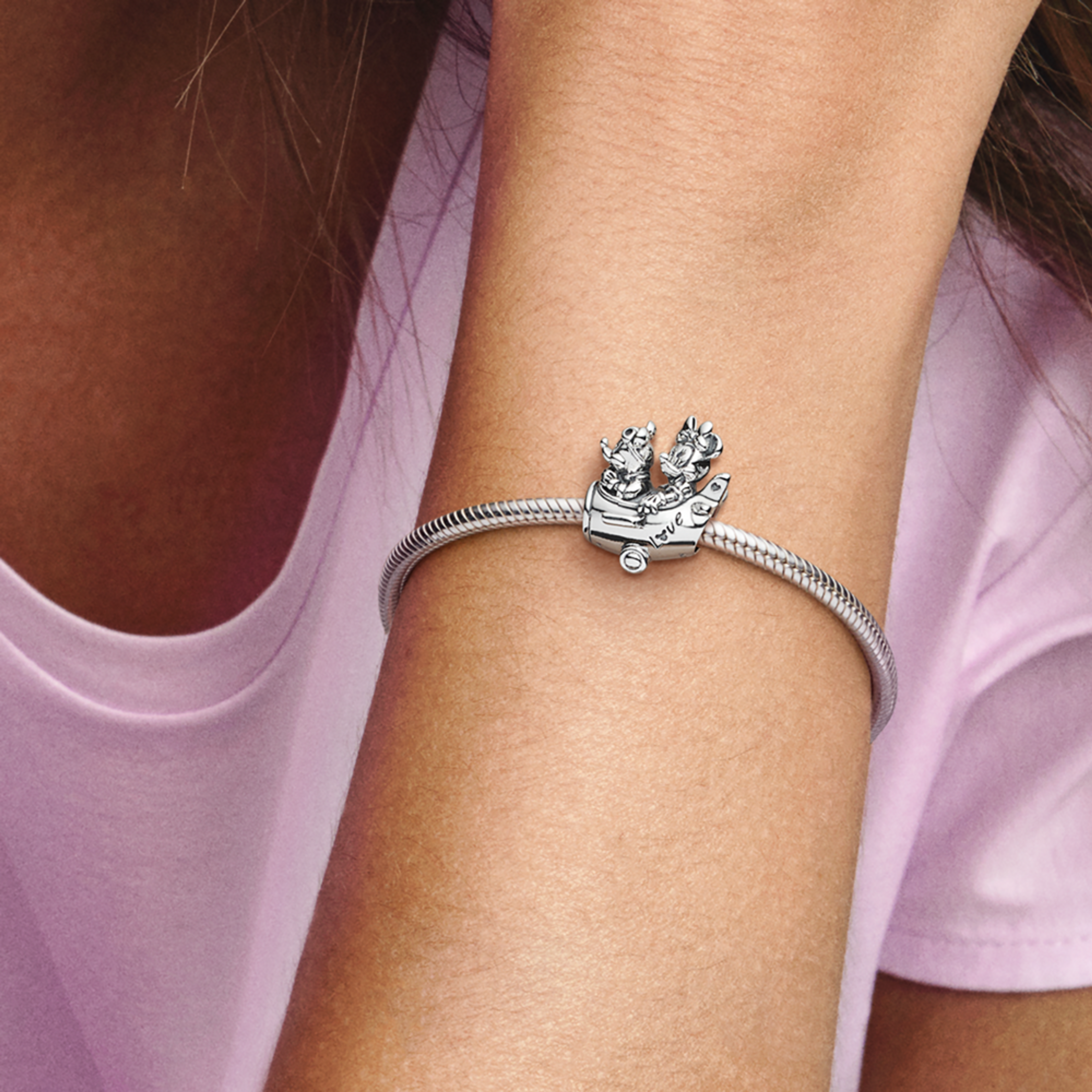 PANDORA Disney přívěsek Mickey Mouse a Minnie Mouse Letadlo - galerie #1