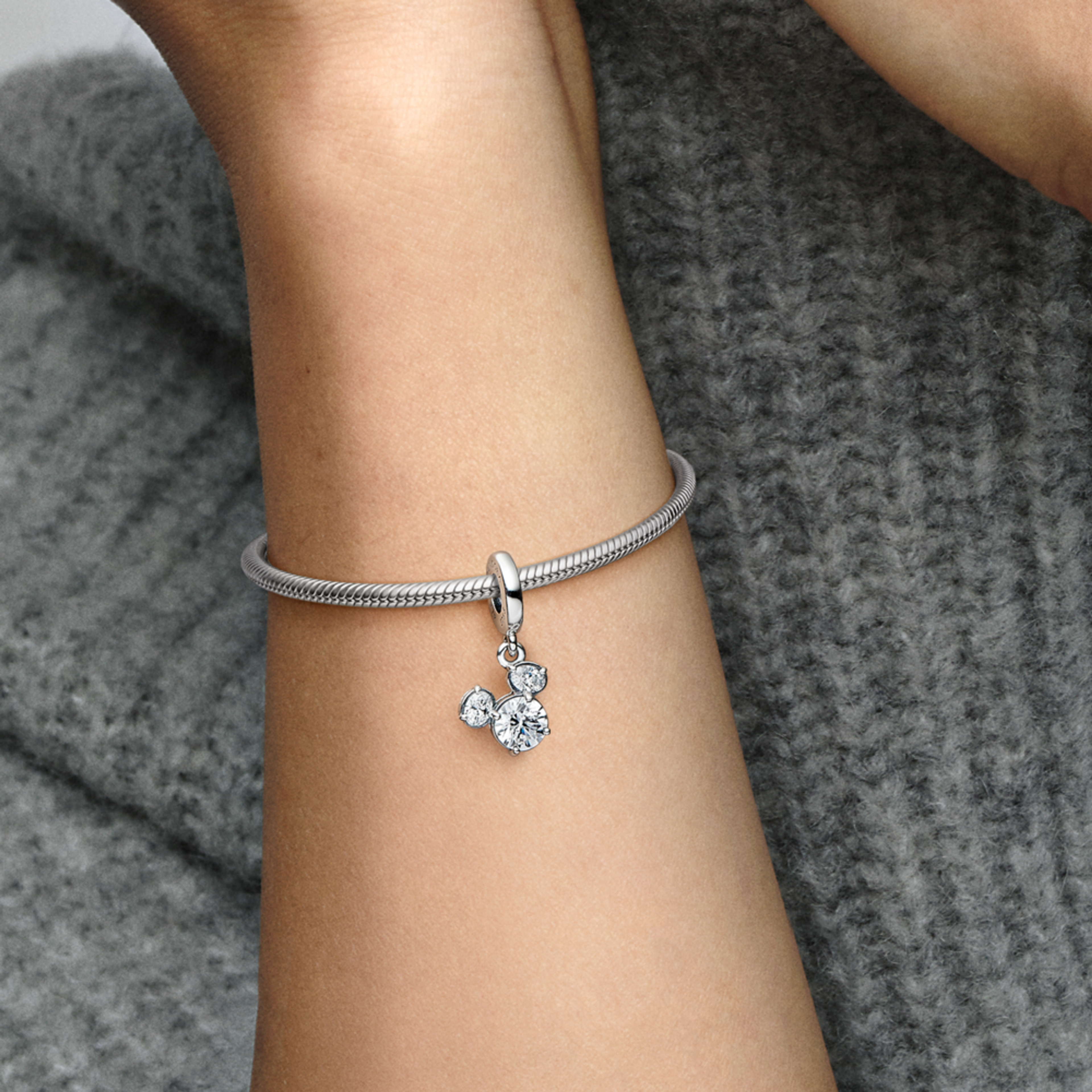 PANDORA Disney přívěsek Třpytivá silueta hlavy Mickey Mouse - galerie #1