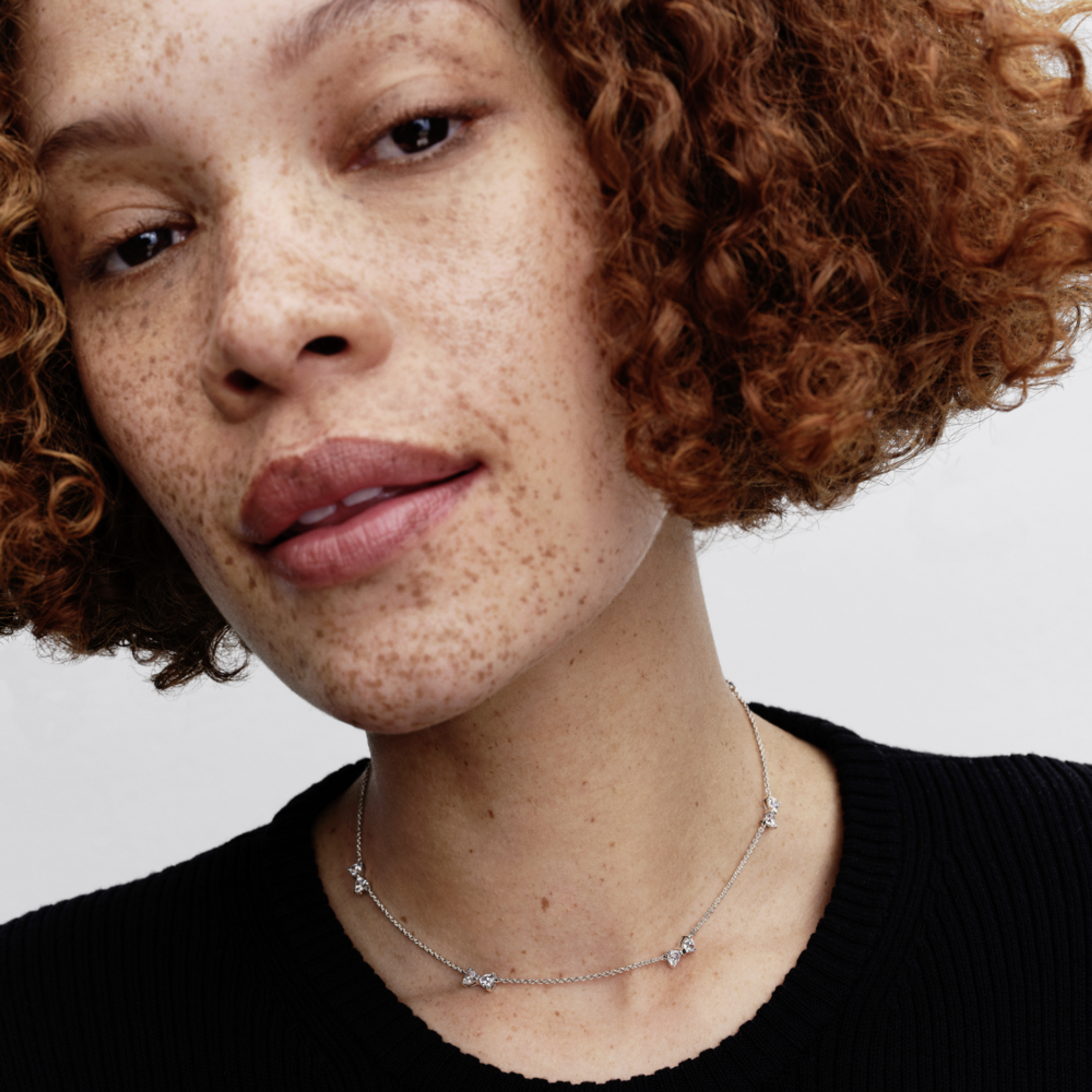 PANDORA Řetízkový náhrdelník Jednotlivé mašličky - galerie #1