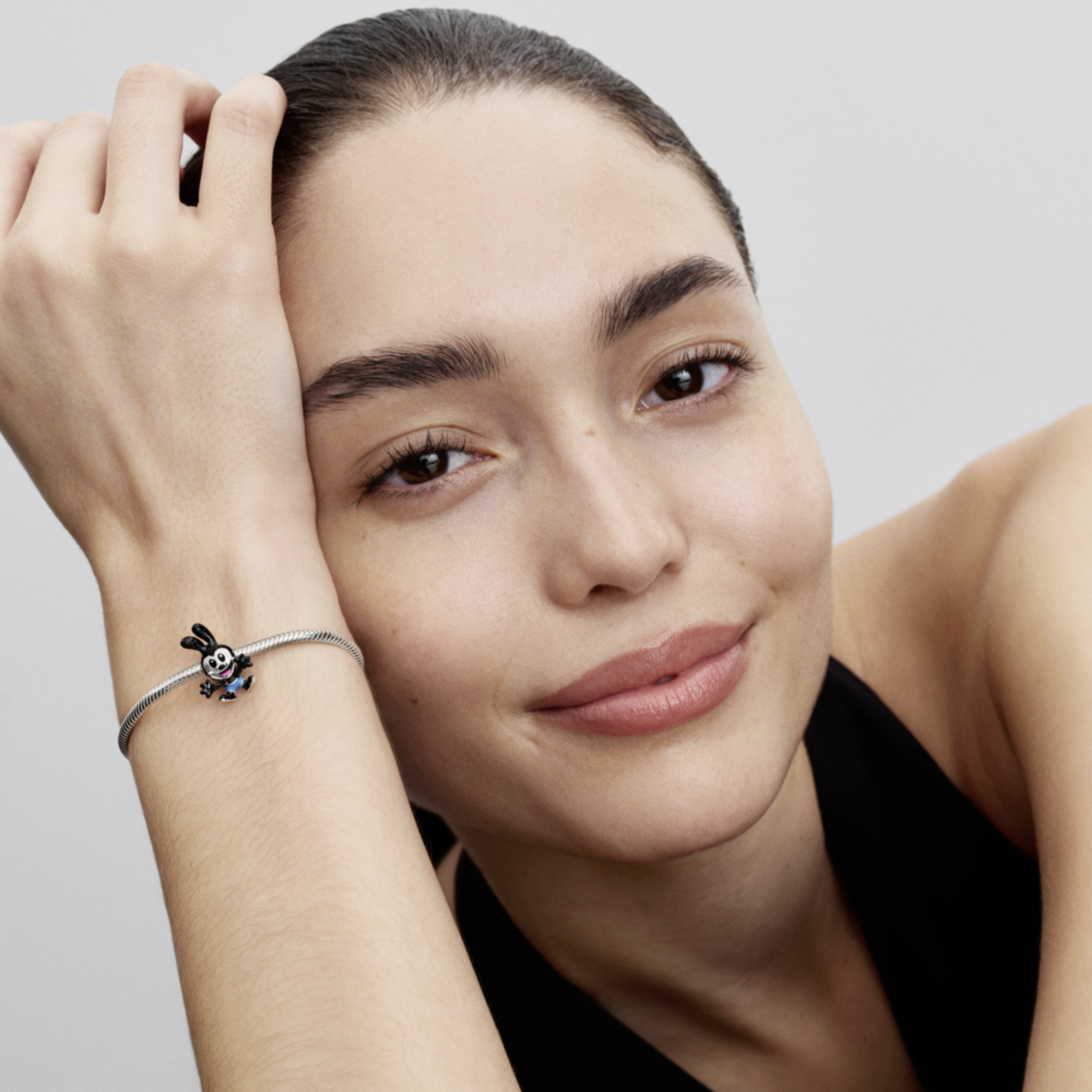 PANDORA Disney přívěsek Šťastný králík Oswald - galerie #1