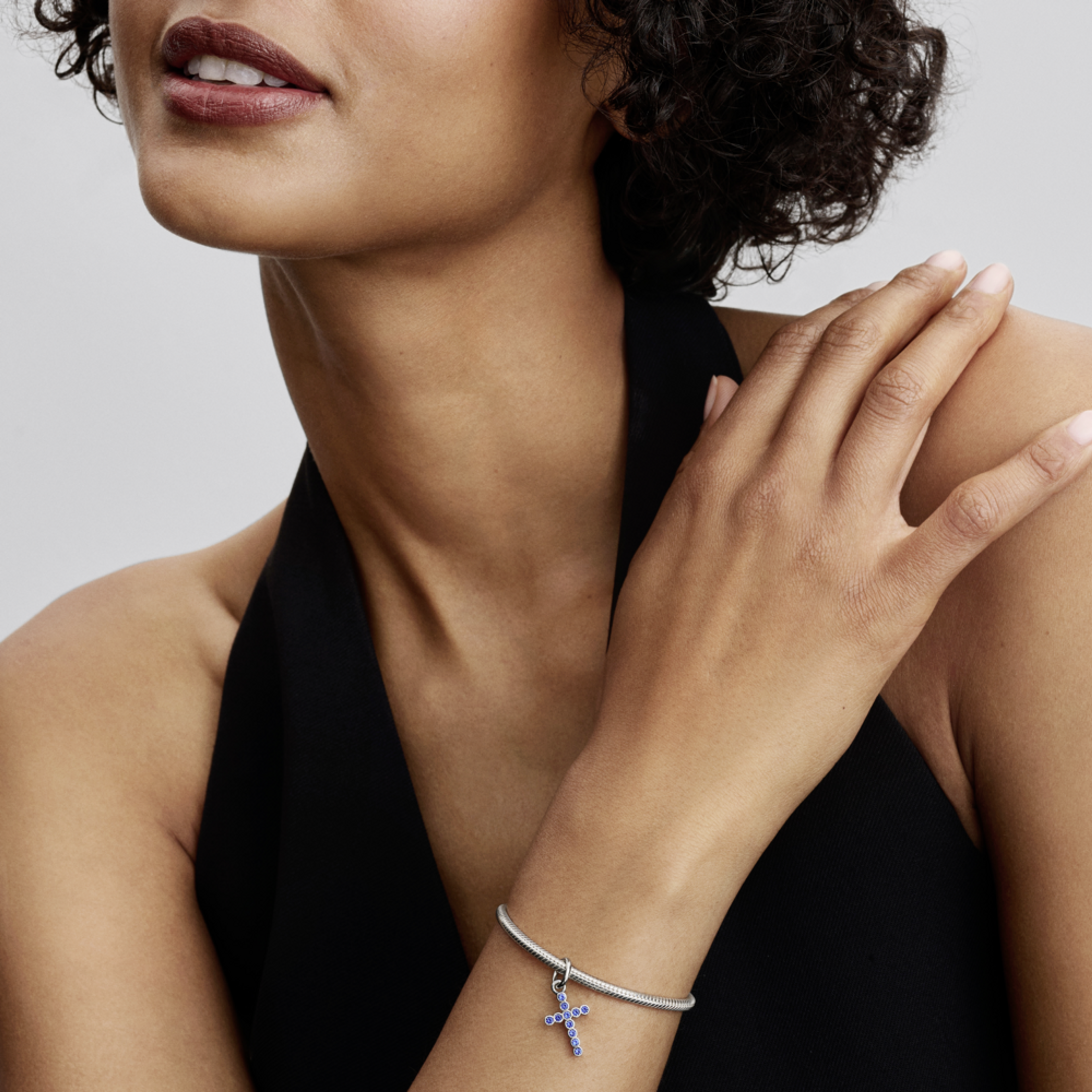 PANDORA přívěsek Modrý kříž - galerie #1