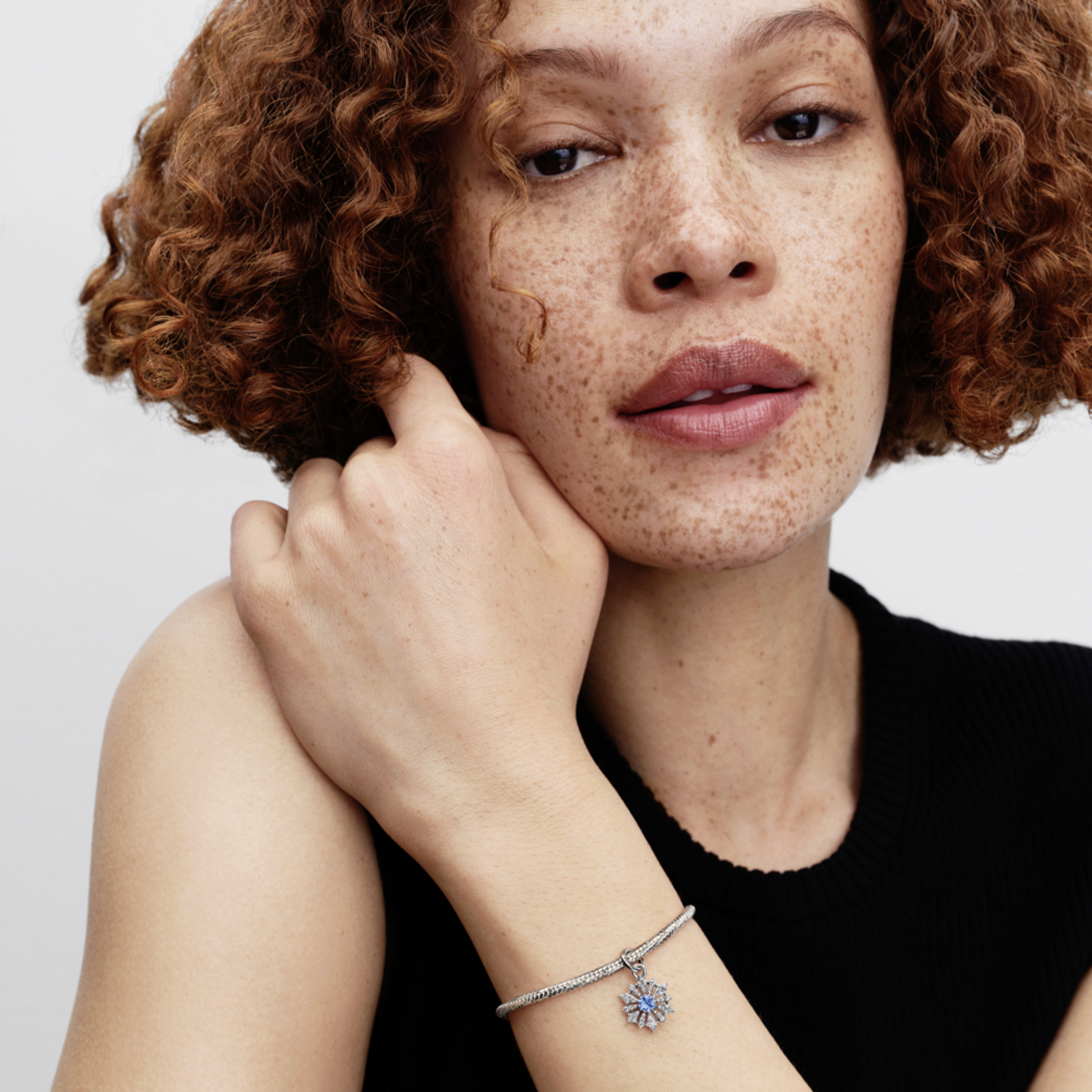 PANDORA visací přívěsek Disney Elsa sněhová vločka - galerie #1