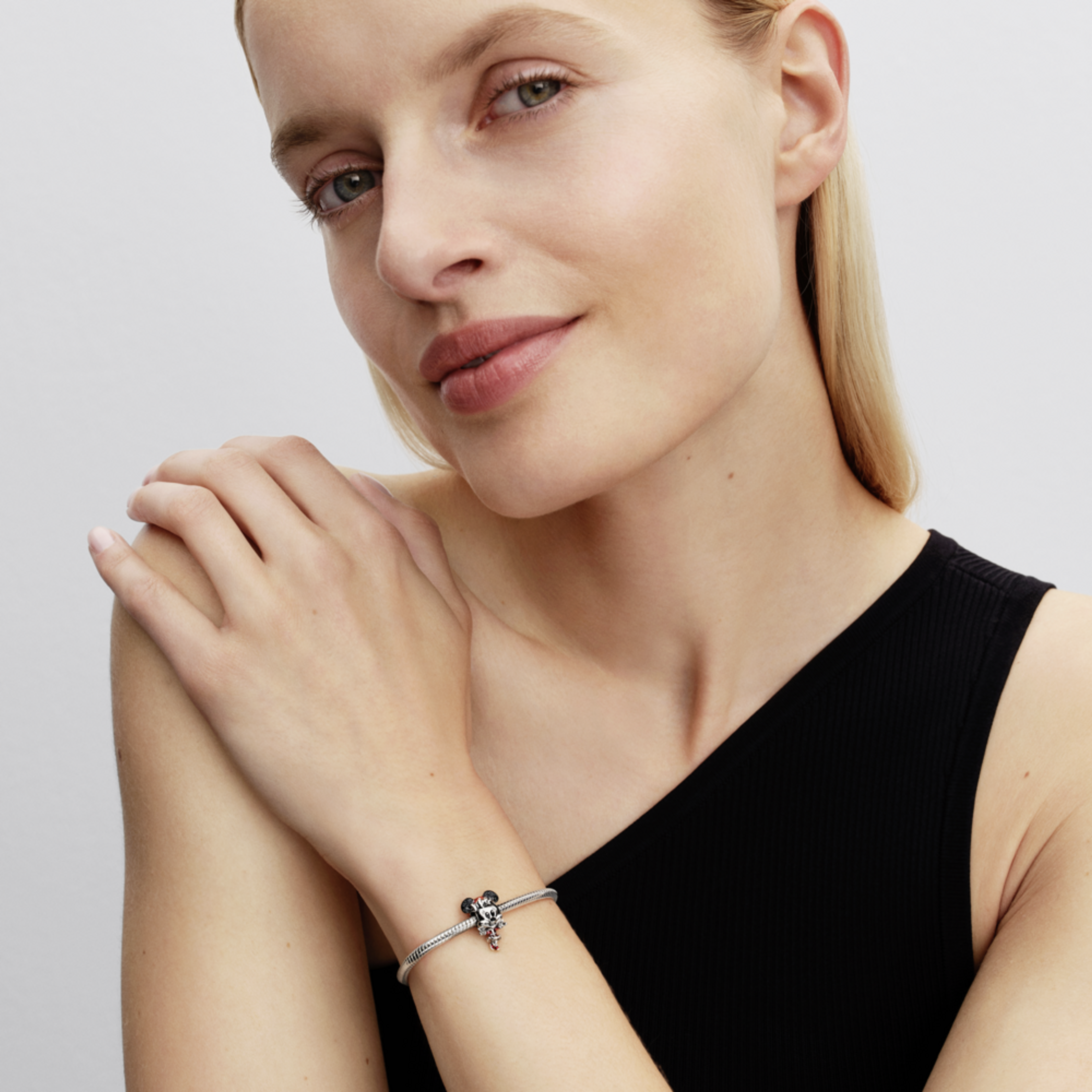 PANDORA Přívěsek Disney Vánoční Minnie Mouse - galerie #1